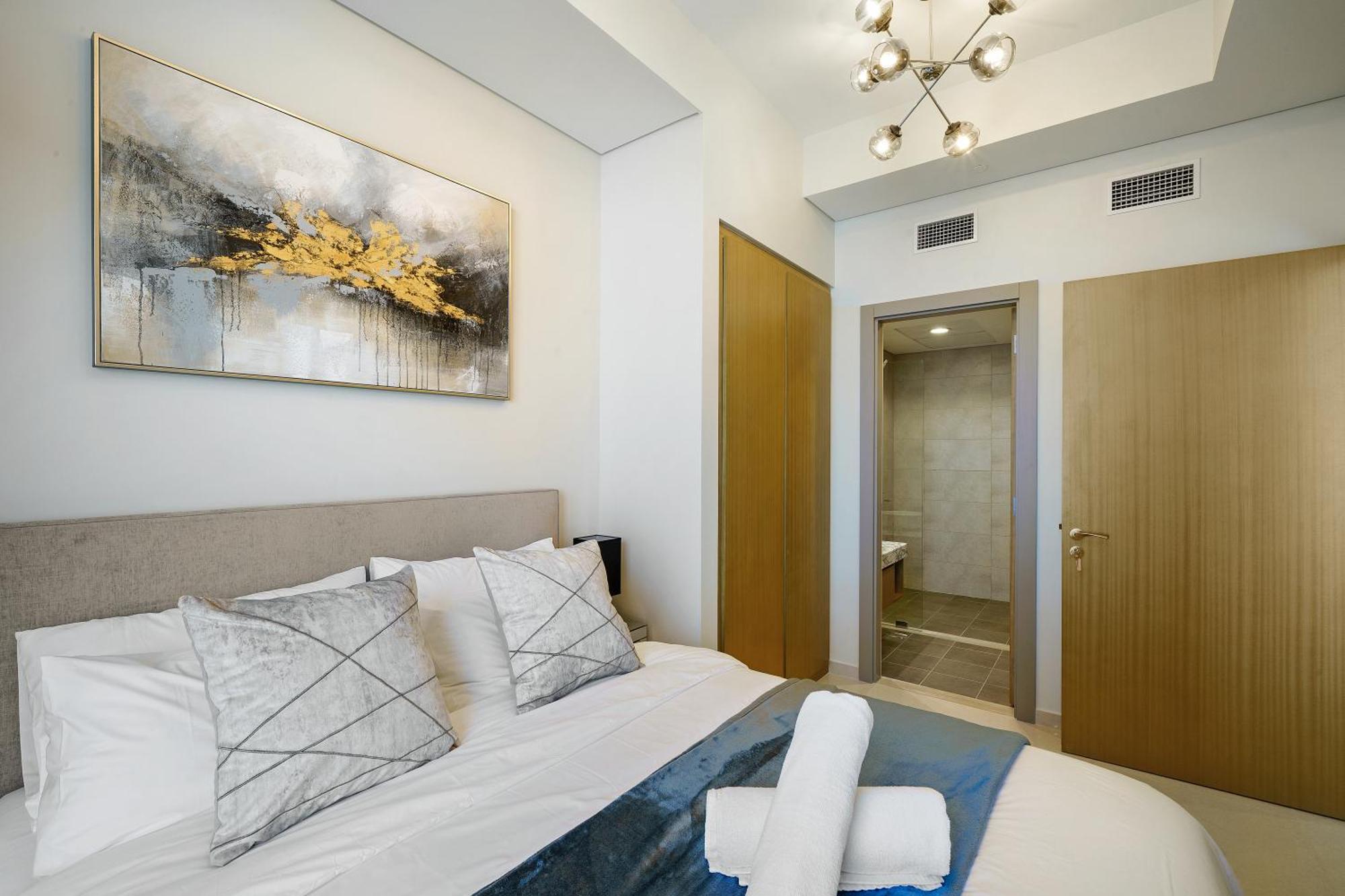 35th Floor Luxury 2 Bedroom With Stunning Views Apartment