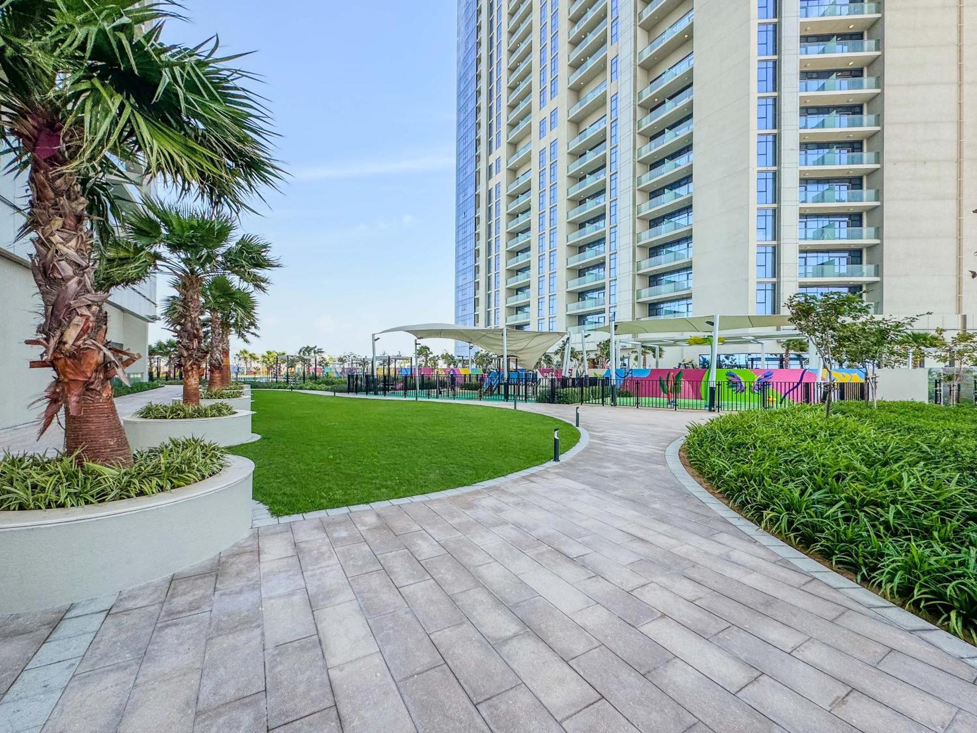 35th Floor Luxury 2 Bedroom With Stunning Views *
