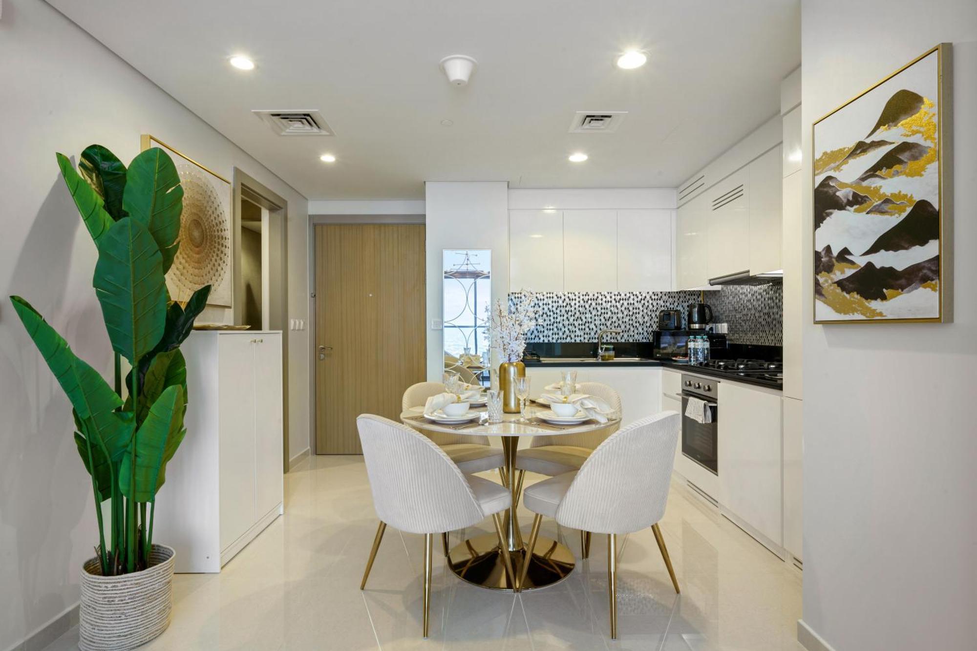 35th Floor Luxury 2 Bedroom With Stunning Views *